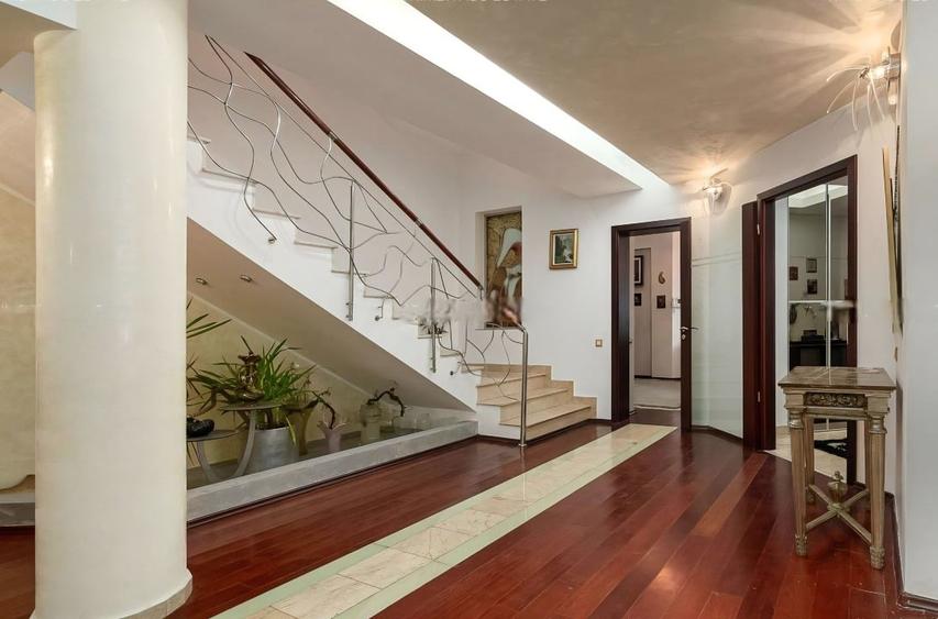 Casă individuală cu 5 camere cu Teren 670 Mp în Central