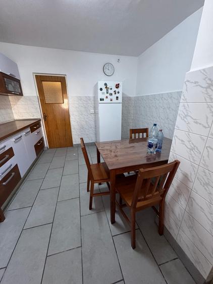 Apartament cu 3 camere decomandat în Inel II