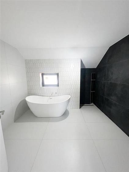 Casă cu 5 camere cu Teren 492 Mp în Cihei