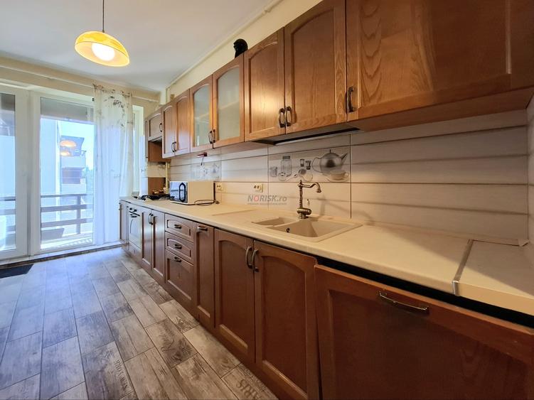 Apartament cu 4 camere semidecomandat, mobilat în Pipera
