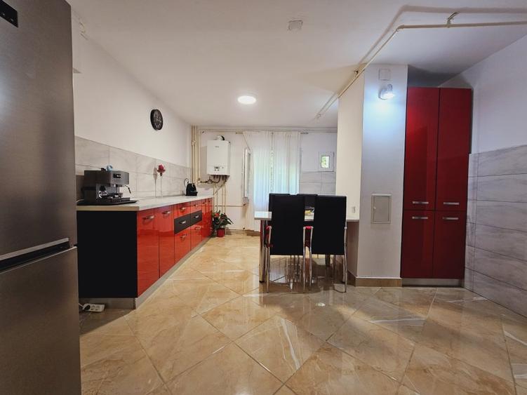 Apartament cu 3 camere semidecomandat, mobilat în Vitan Mall
