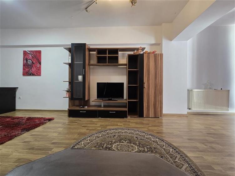 Apartament cu 2 camere semidecomandat, mobilat în 9 Mai