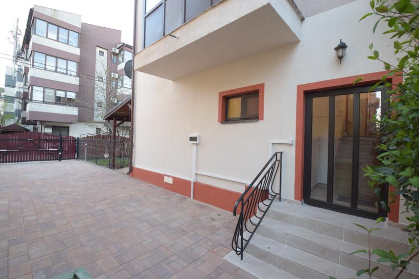 Apartament cu 2 camere semidecomandat în Central — fotografia 1