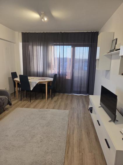 Apartament cu 3 camere decomandat în Exterior Vest