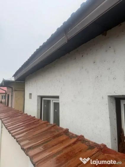 Casă cu 2 camere cu Teren 1000 Mp în Central