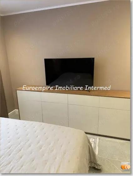 Apartament cu 3 camere decomandat în Palazu Mare