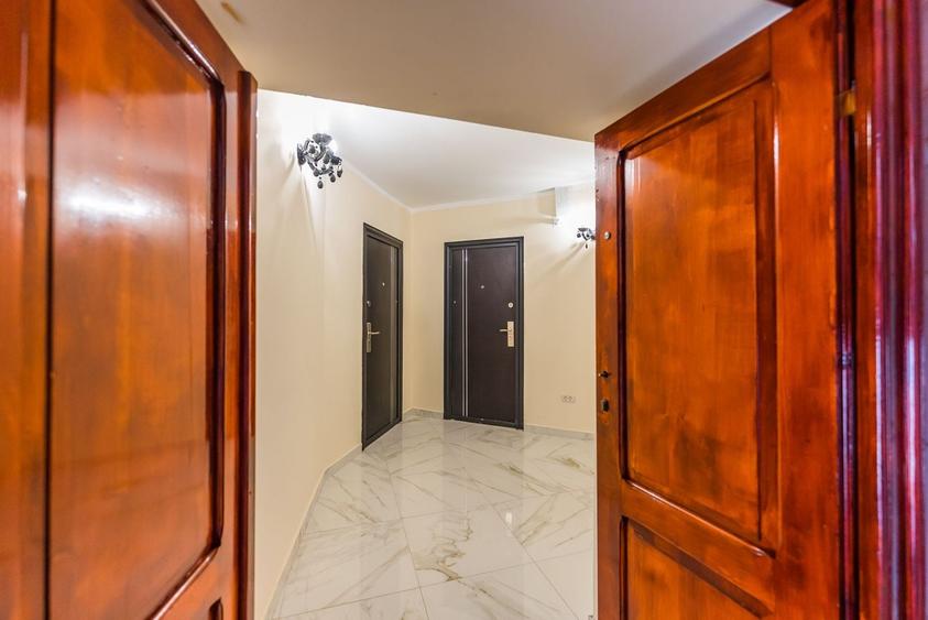 Apartament cu 3 camere semidecomandat în Intim