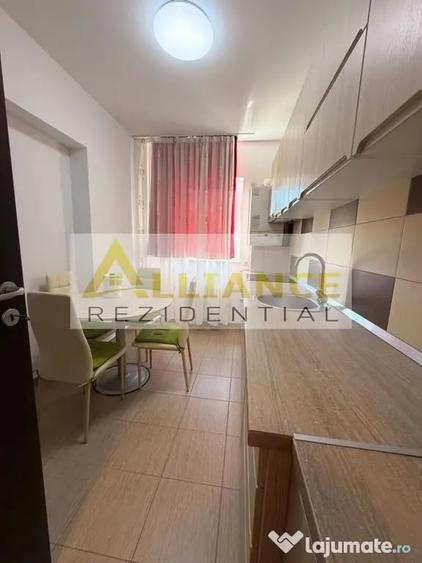 Apartament cu 3 camere decomandat în Metalurgiei