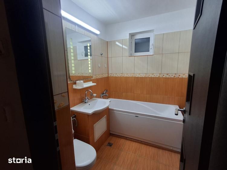 Apartament cu 3 camere decomandat, mobilat în Craiovița Nouă