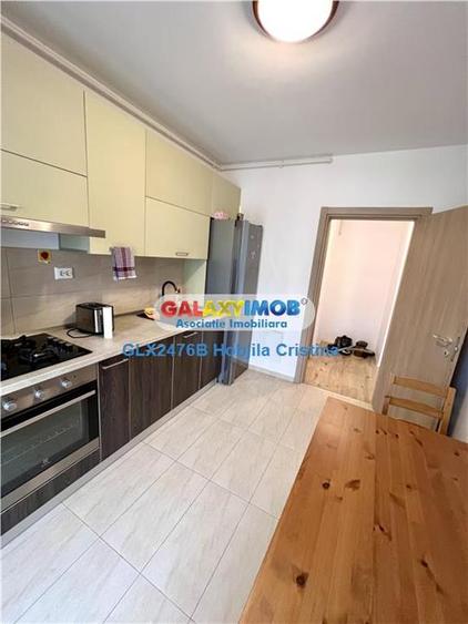 Apartament cu 4 camere semidecomandat, mobilat în Băneasa