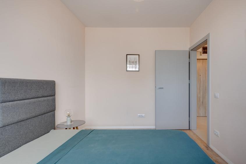 Apartament cu 3 camere semidecomandat în Grivița