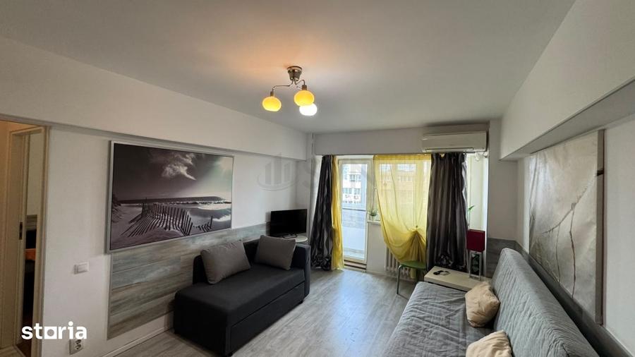 Apartament cu 3 camere semidecomandat în Ștefan cel Mare