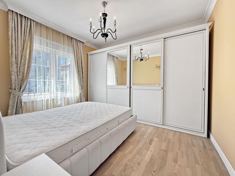 Apartament cu 3 camere semidecomandat, mobilat în Aradului