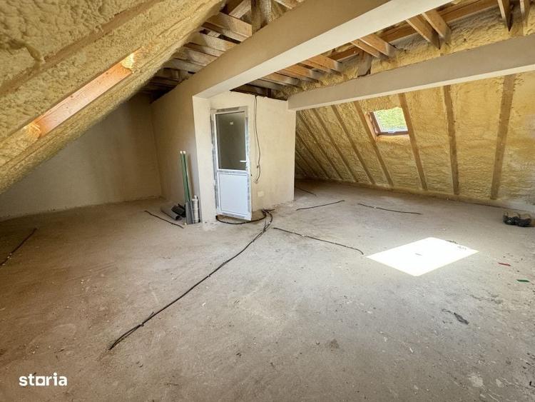 Casă cu 4 camere semidecomandat în Tău