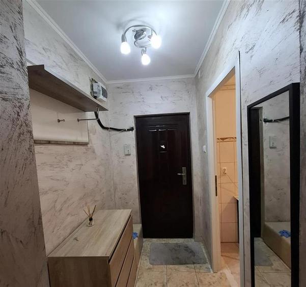 Apartament cu 2 camere semidecomandat, mobilat în Baza 3
