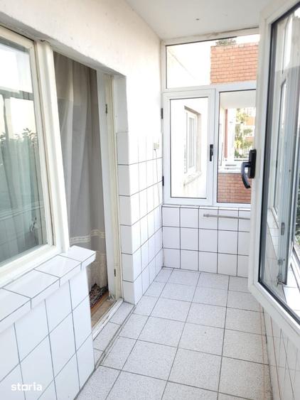 Apartament cu 3 camere decomandat în Exterior Vest