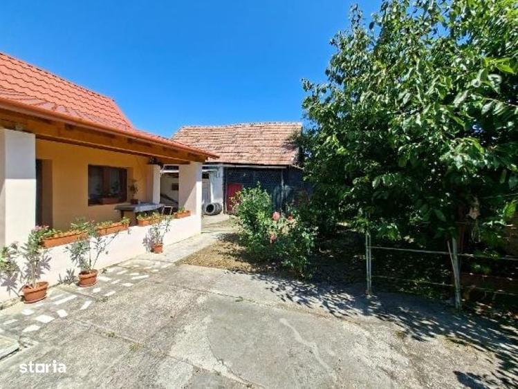 Casă cu 2 camere decomandat în Ruși