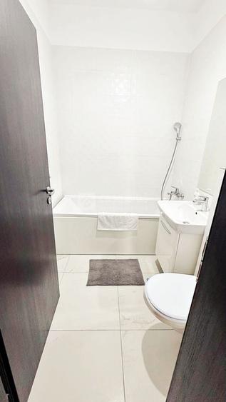 Apartament cu 3 camere semidecomandat, mobilat în Central