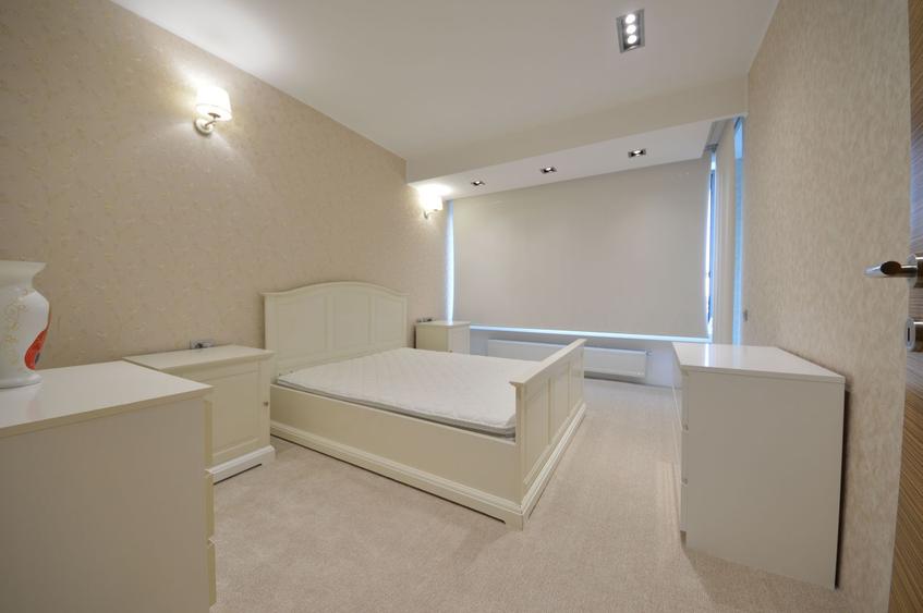 Apartament cu 3 camere semidecomandat, mobilat în Șoseaua Nordului