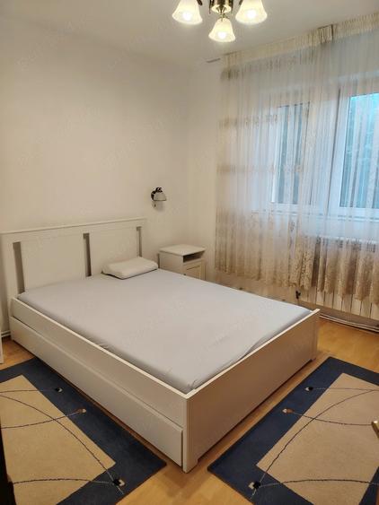 Apartament cu 3 camere semidecomandat în Universității
