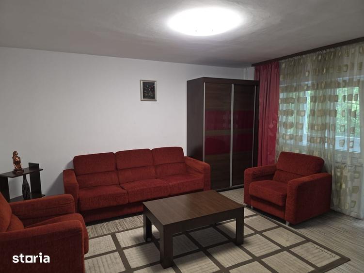 Apartament cu 3 camere decomandat, mobilat în Vitan