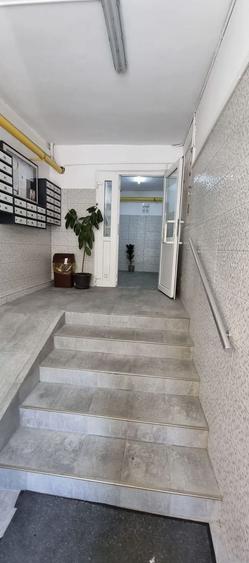 Apartament cu 2 camere semidecomandat, mobilat în Tei