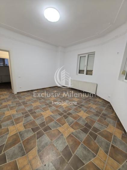 Casă individuală cu 5 camere cu Canalizare în Barbu Văcărescu