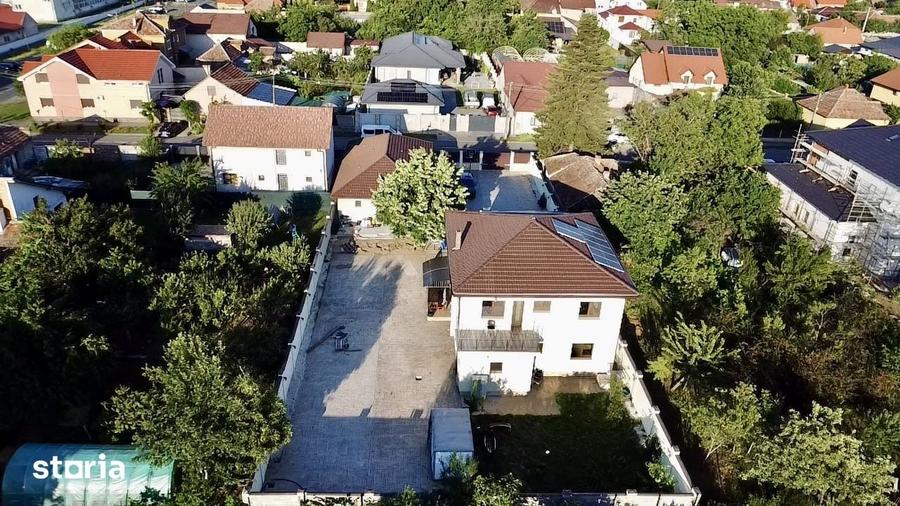 Casă cu 9 camere cu Teren 1080 Mp în Bujac