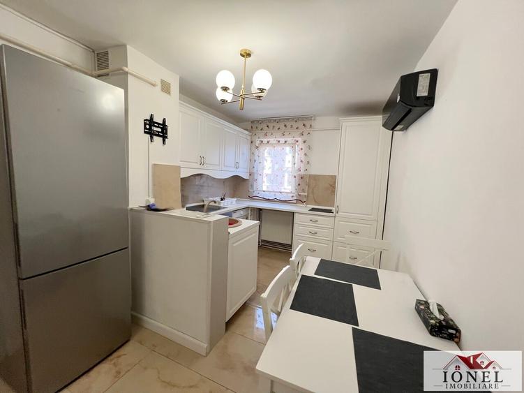 Apartament cu 3 camere decomandat în Cetate