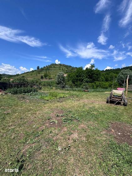 Casă cu 4 camere cu Teren 1400 Mp în Brateiu