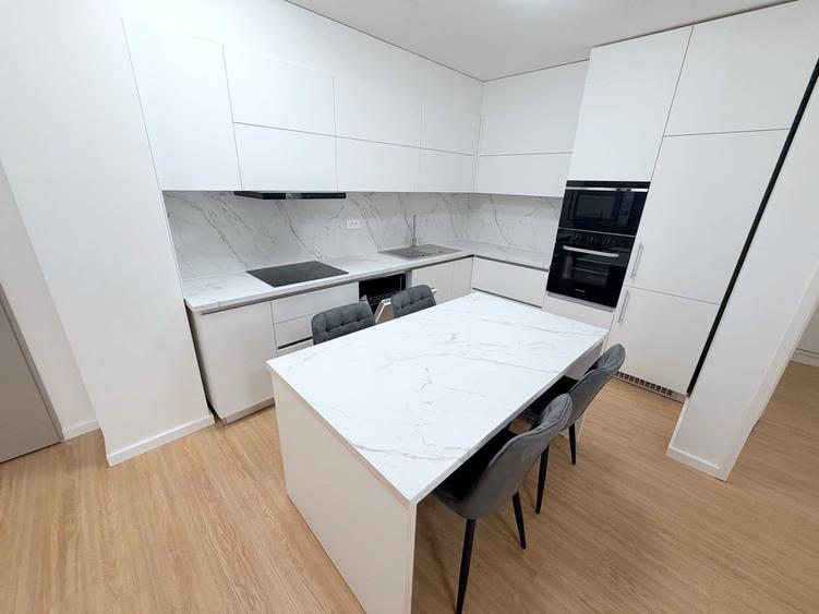 Apartament cu 3 camere semidecomandat în Central