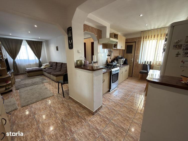 Apartament cu 4 camere în Aurel Vlaicu