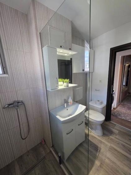 Apartament cu 3 camere decomandat, mobilat în Girocului