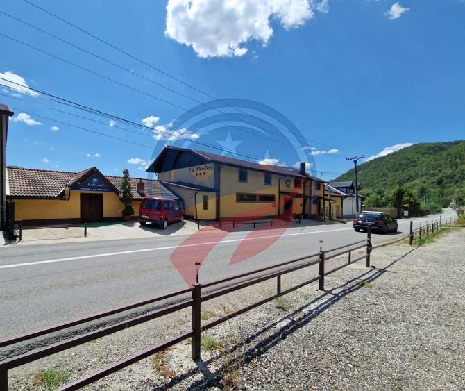 Hotel/Pensiune, de 871 mp, în Eșelnița