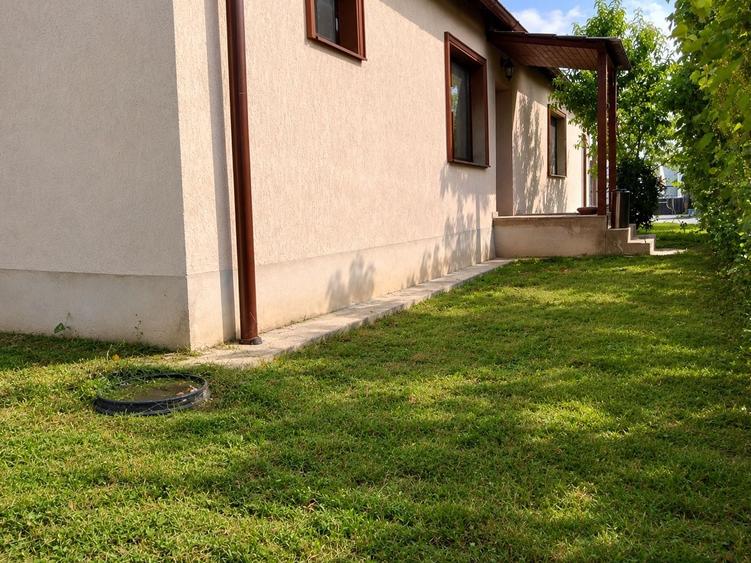 Apartament cu 4 camere semidecomandat în Pădurani