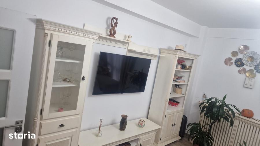 Apartament cu 3 camere în Democrației