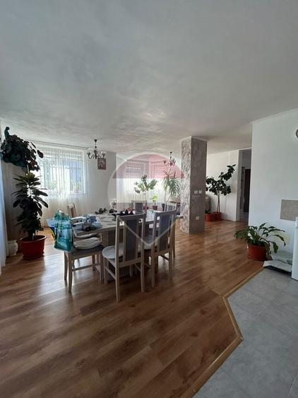 Duplex cu 4 camere cu Teren 500 Mp în Burdujeni