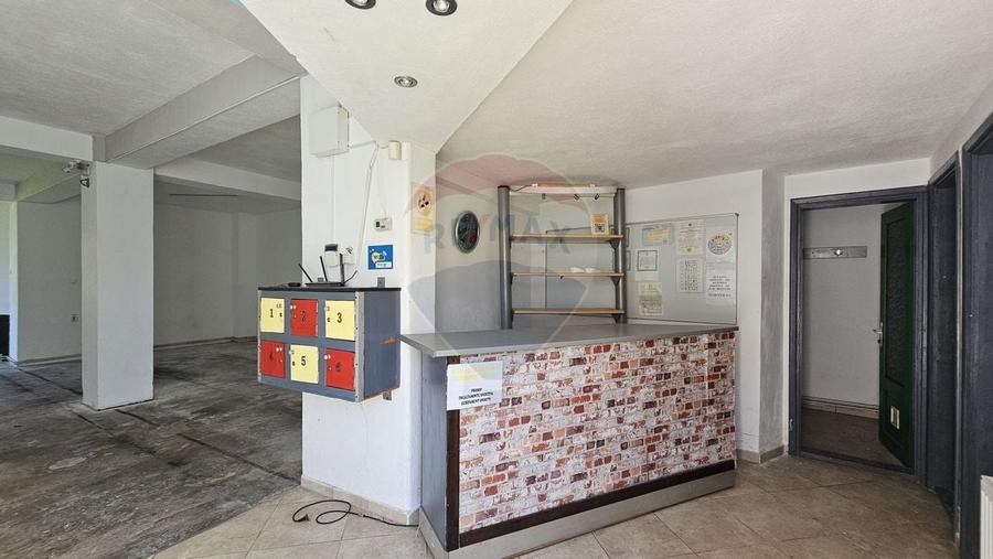 Casă individuală cu 7 camere cu Teren 1151 Mp în Central