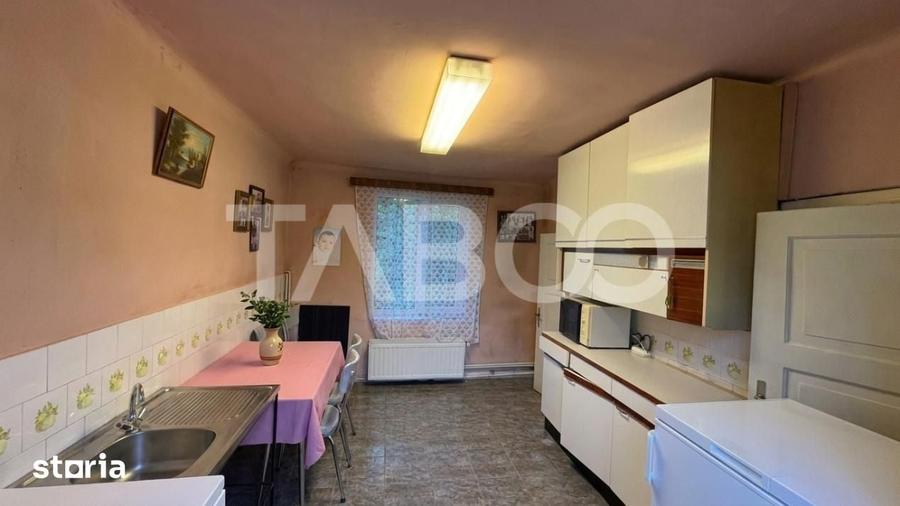 Casă cu 3 camere cu Teren 75 Mp în Roșia