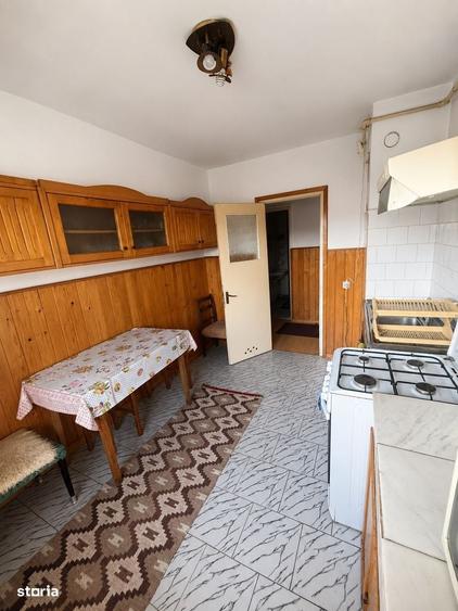Apartament cu 3 camere decomandat în Prundu
