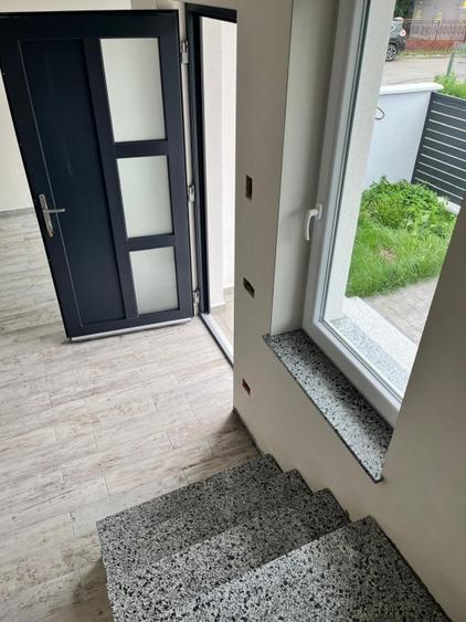 Duplex cu 5 camere cu Canalizare în Central