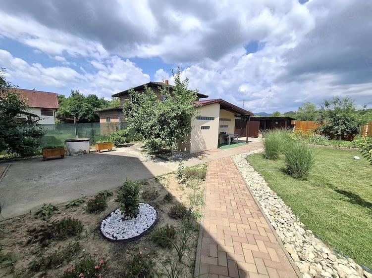 Casă cu 5 camere cu Teren 500 Mp în Mocira