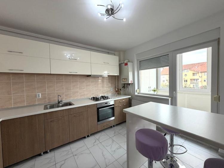 Apartament cu 2 camere decomandat, mobilat în Cetate