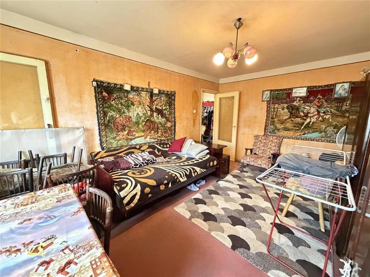 Apartament cu 3 camere decomandat în Rogerius