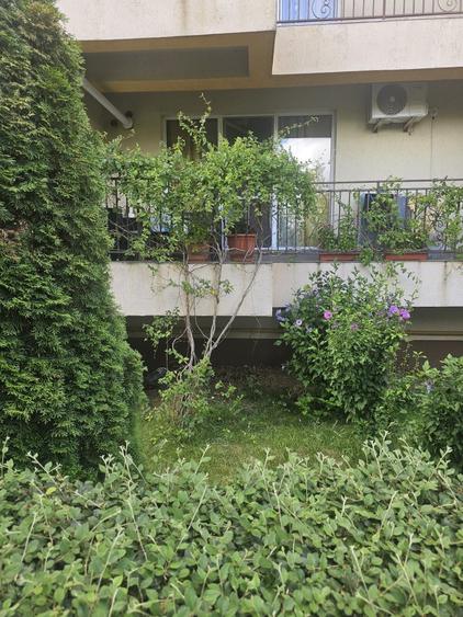 Apartament cu 3 camere decomandat în Florești