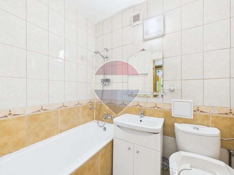 Apartament cu 3 camere decomandat, mobilat în Titan