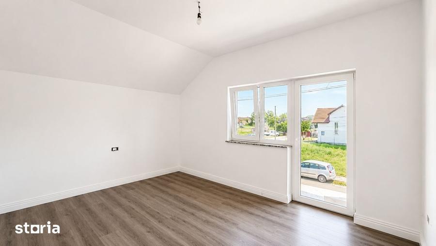 Casă cu 4 camere cu Teren 528 Mp în Sânmihaiu Român