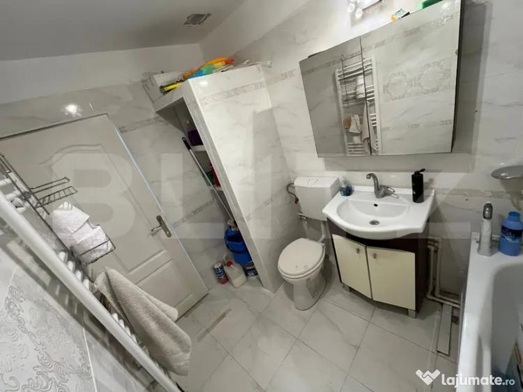 Apartament cu 2 camere semidecomandat, mobilat în Micro 11