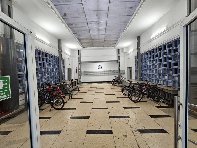Apartament cu 3 camere semidecomandat în Națiunile Unite