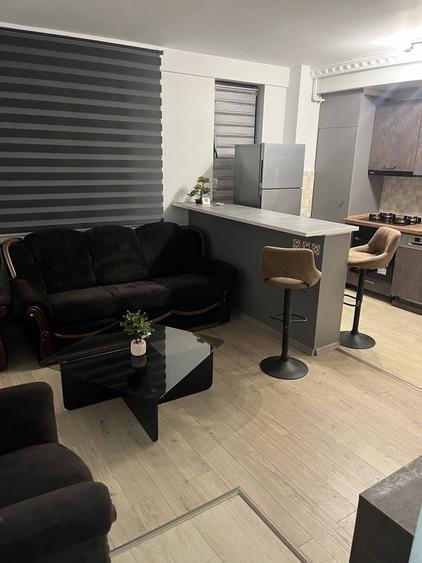 Apartament cu 3 camere semidecomandat în Republicii